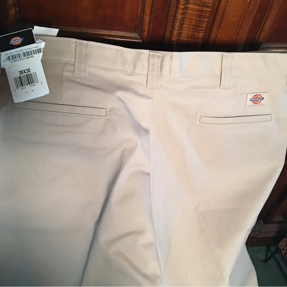 Dickies mens sports Khakis tan Pants 38 x 30. NWT